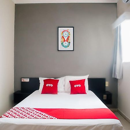 Oyo Cerrado Hotel, Campo Grande Campo Grande  Luaran gambar A bedroom at an OYO hotel in Jakarta, Indonesia