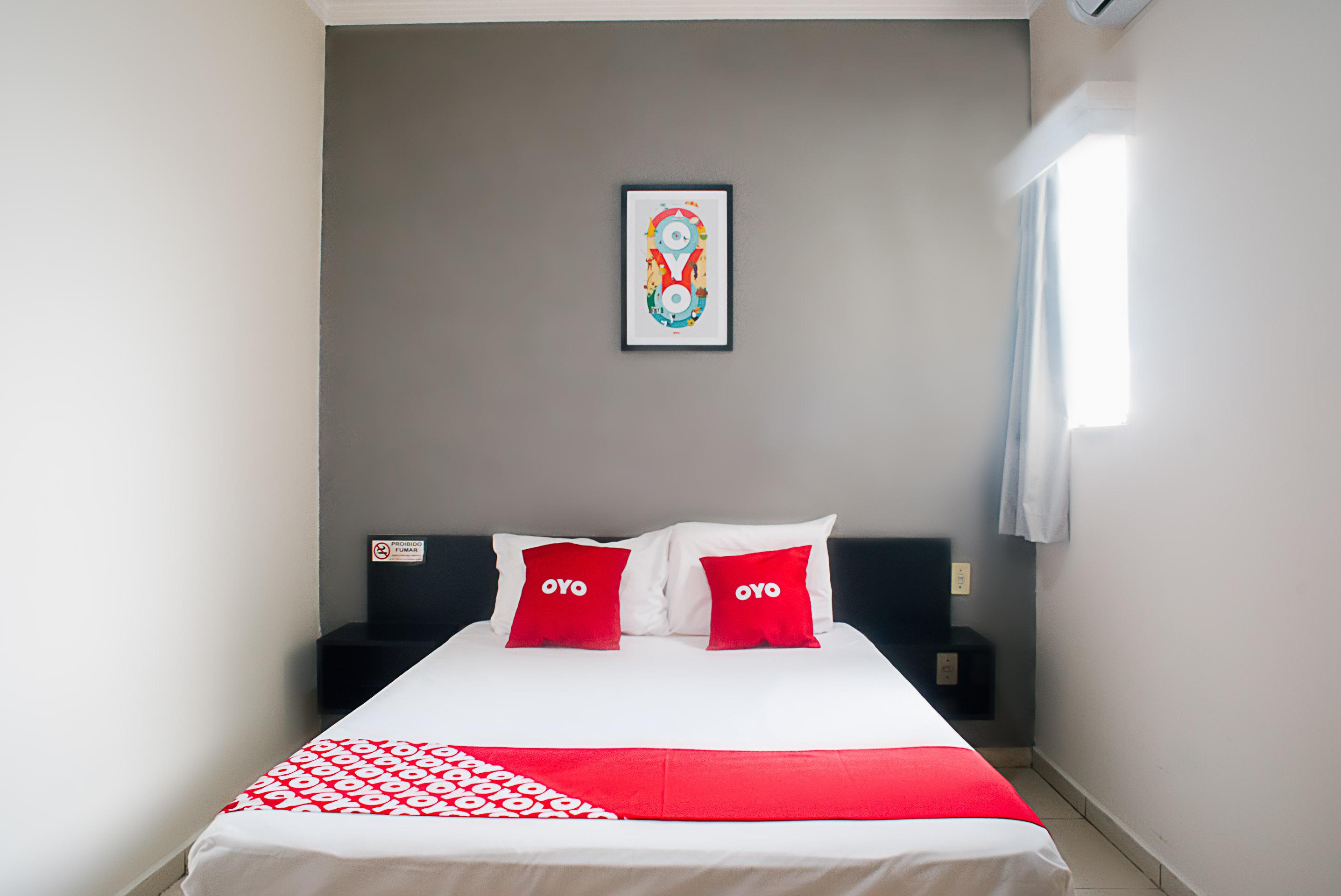 Oyo Cerrado Hotel, Campo Grande Campo Grande  Luaran gambar A room at OYO 151, a hotel in Jakarta, Indonesia