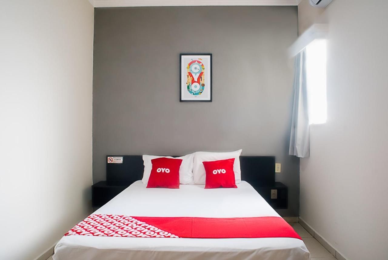 Oyo Cerrado Hotel, Campo Grande Campo Grande  Luaran gambar A bedroom at an OYO hotel in Jakarta, Indonesia